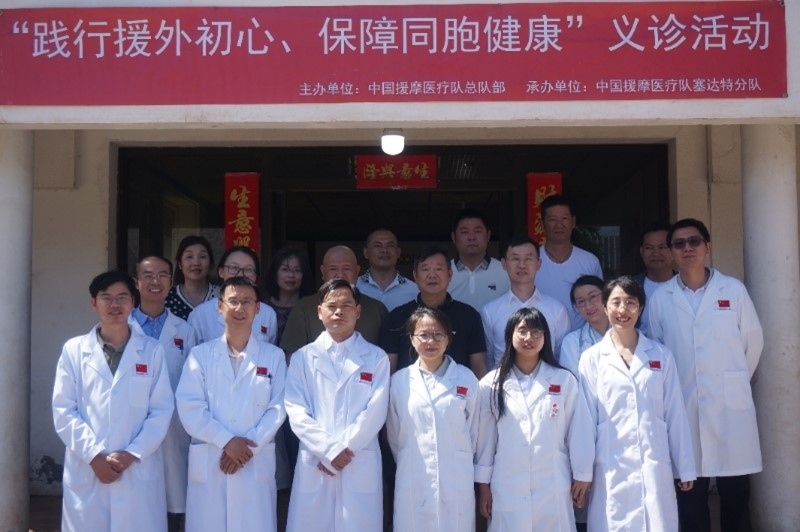 今年6月，援摩中國(guó)醫(yī)療隊(duì)塞達(dá)特分隊(duì)在當(dāng)?shù)刂匈Y企業(yè)舉辦義診活動(dòng)。第196批中國(guó)援助摩洛哥醫(yī)療隊(duì)塞達(dá)特分隊(duì)供圖