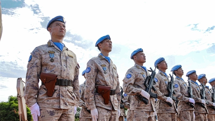 維和官兵整齊列隊。鄧原淘攝