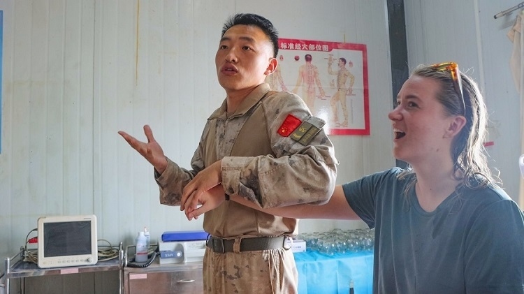 體驗(yàn)中醫(yī)針灸。羅詩穎攝