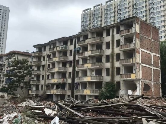 圖為拆遷中的合肥儀表廠宿舍。 合肥市蕪湖路街道 提供