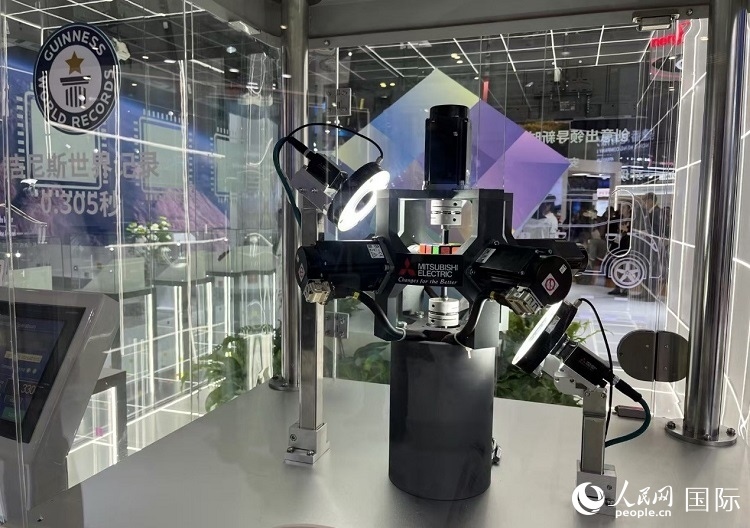 三菱電機開發(fā)的魔方機器人是吉尼斯世界紀錄保持者。人民網(wǎng)記者 陳思攝
