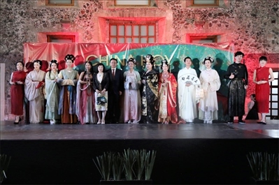 墨西哥華人婦女聯(lián)合總會木蘭藝術(shù)團(tuán)的中國古代服裝表演。主辦方供圖