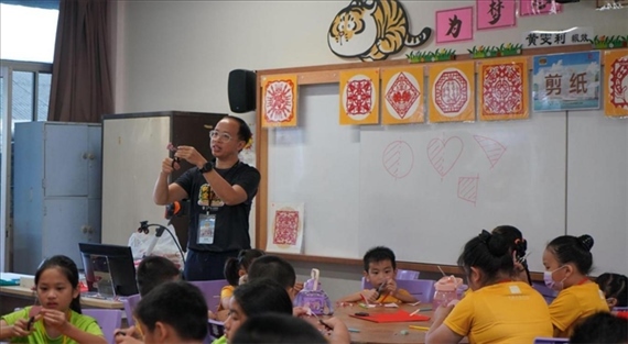 剪紙教學(xué)。主辦方供圖