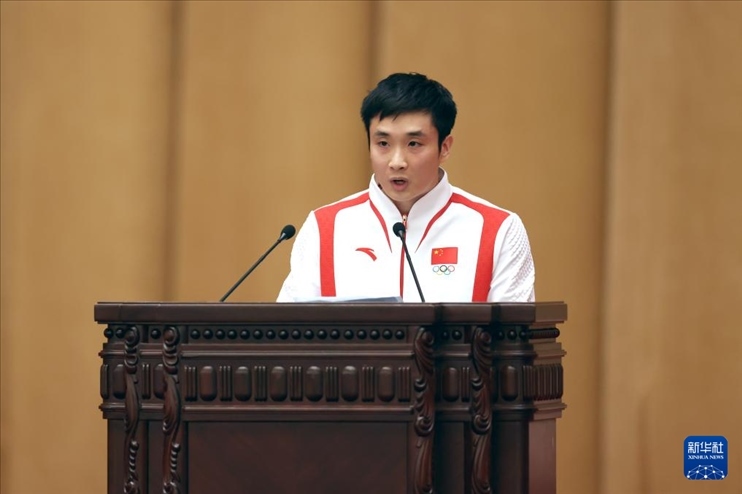 11月15日，跳水運(yùn)動(dòng)員曹緣在報(bào)告會(huì)上發(fā)言。新華社記者 李明 攝