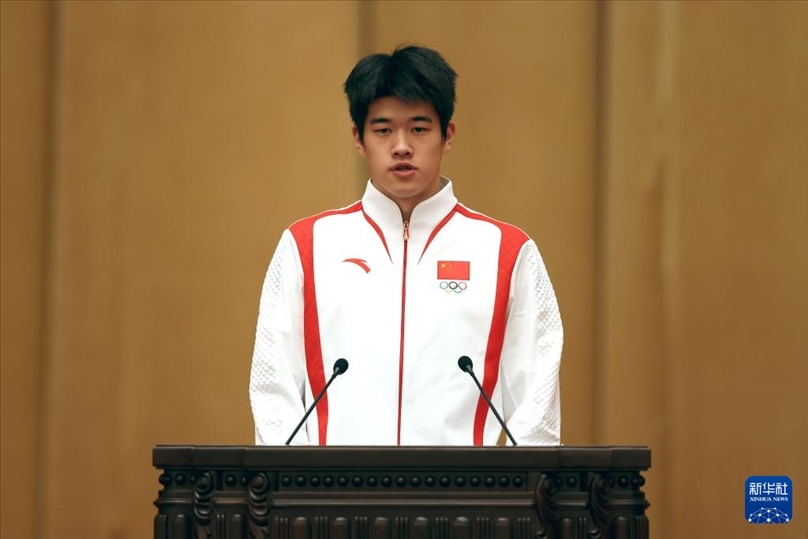 11月15日，游泳運(yùn)動(dòng)員潘展樂在報(bào)告會(huì)上發(fā)言。新華社記者 李明 攝