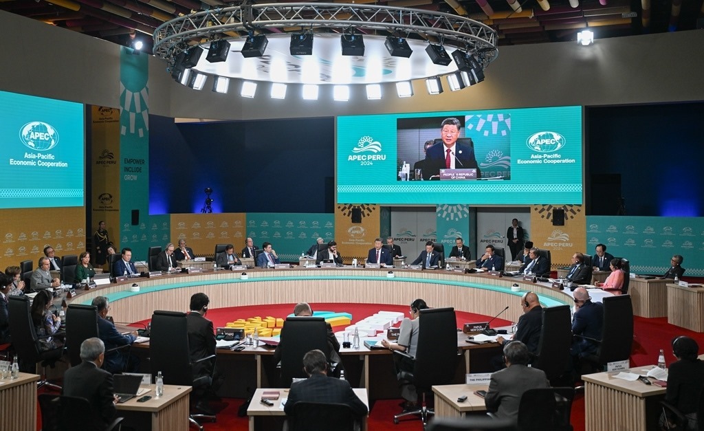 當(dāng)?shù)貢r間11月16日上午，亞太經(jīng)合組織第三十一次領(lǐng)導(dǎo)人非正式會議在秘魯利馬會議中心舉行。國家主席習(xí)近平出席會議并發(fā)表題為《共擔(dān)時代責(zé)任 共促亞太發(fā)展》的重要講話。新華社記者 謝環(huán)馳 攝