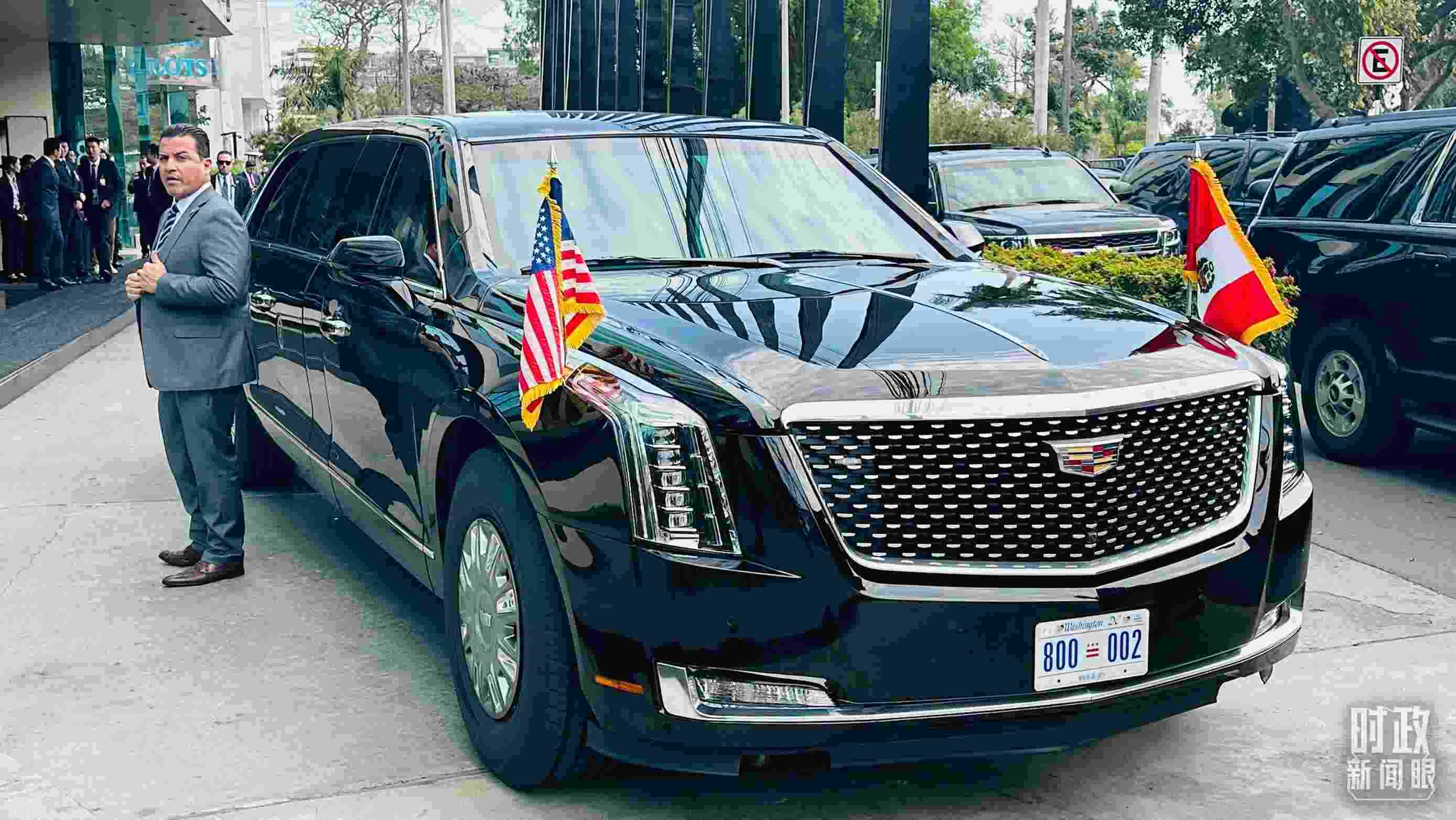 美國總統(tǒng)拜登乘車抵達中美元首會晤現(xiàn)場。（總臺央視記者范一鳴拍攝）