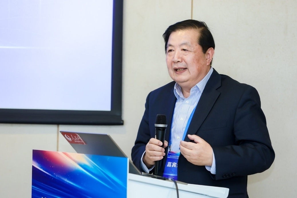 國(guó)務(wù)院參事，中國(guó)醫(yī)學(xué)科學(xué)院、北京協(xié)和醫(yī)學(xué)院長(zhǎng)聘教授，北京協(xié)和醫(yī)學(xué)院衛(wèi)生健康管理政策學(xué)院博士生導(dǎo)師劉遠(yuǎn)立發(fā)言