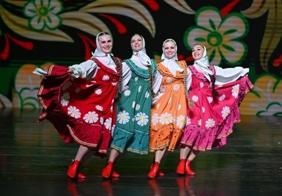 6月22日，2024-2025“中俄文化年”海南島歡樂節(jié)俄羅斯藝術(shù)團(tuán)體巡演在海口市舉行。新華社記者郭程攝