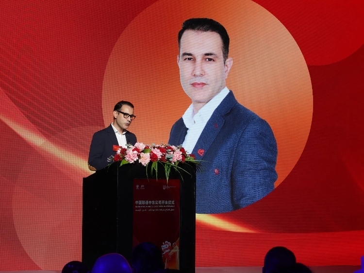 阿聯(lián)酋電信公司國(guó)際漫游與物聯(lián)網(wǎng)業(yè)務(wù)負(fù)責(zé)人賈瓦德·本塔賈爾致辭。中國(guó)聯(lián)通中東公司供圖