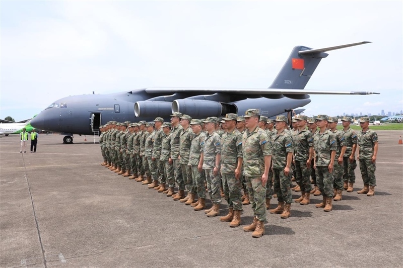 中方參演部隊(duì)搭乘運(yùn)—20運(yùn)輸機(jī)飛抵印尼國(guó)民軍空軍哈利姆機(jī)場(chǎng)。 龔勝祥攝