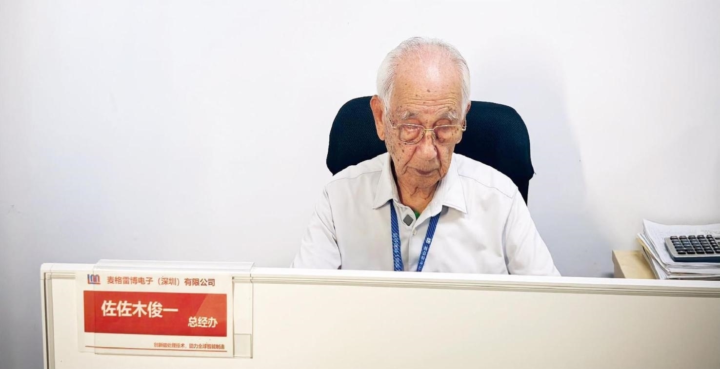 佐佐木俊一在工位上工作。（本刊記者 馮璐／攝）