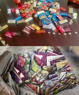 孩子們收集的煙卡、卡牌。受訪者供圖