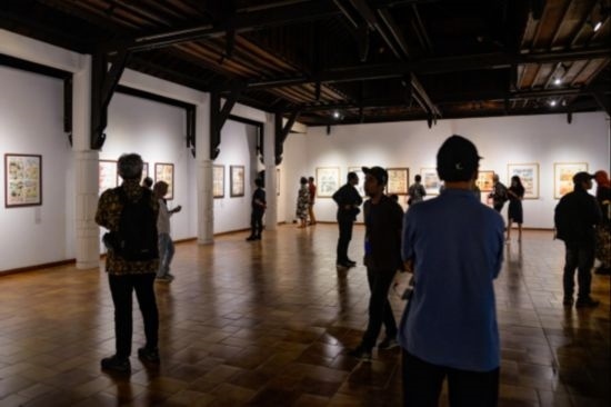 觀眾參觀“東盟-中國(guó)人文交流年”漫畫(huà)大賽展覽。記者 徐欽 攝