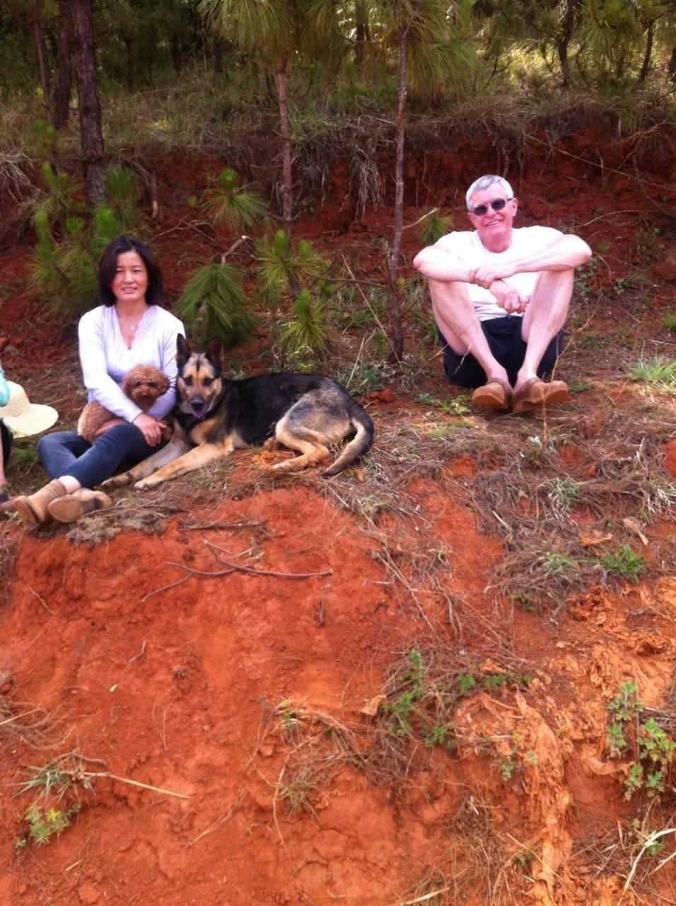 奈斯和妻子在云南東川打造了一個名叫“卡比杉”的農場。