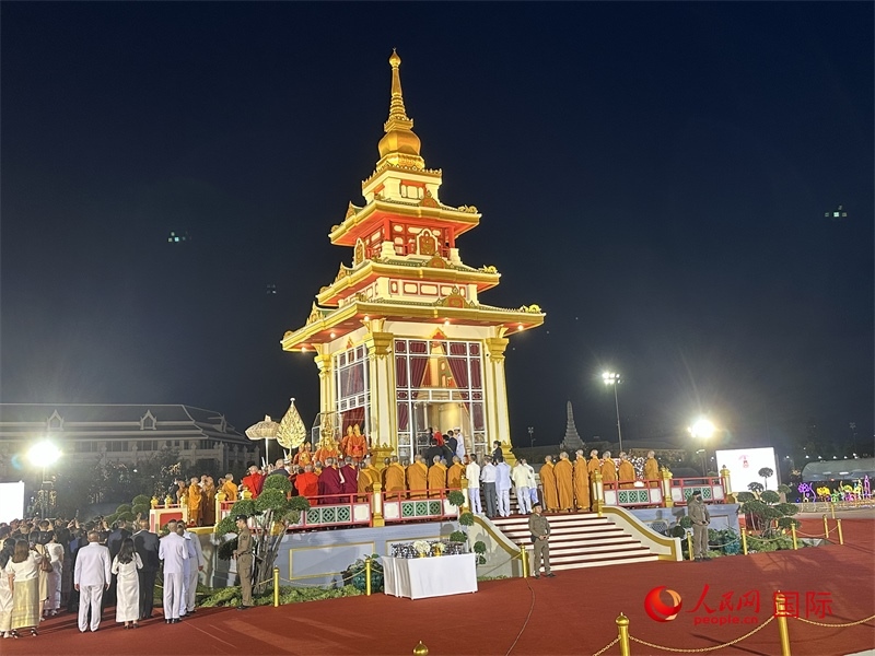 北京靈光寺佛牙舍利抵達(dá)王家田廣場安奉。人民網(wǎng)記者孫廣勇攝