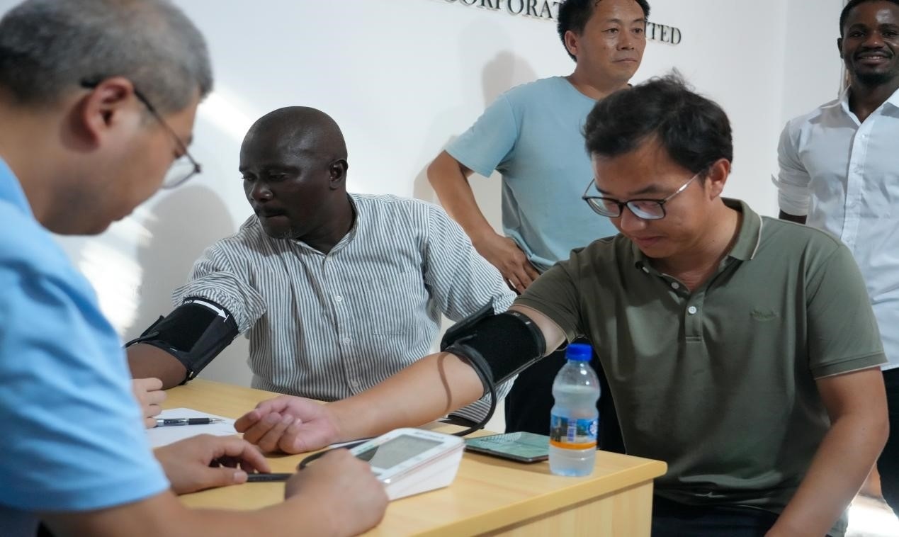 醫(yī)療隊專家診療現(xiàn)場。中國土木供圖