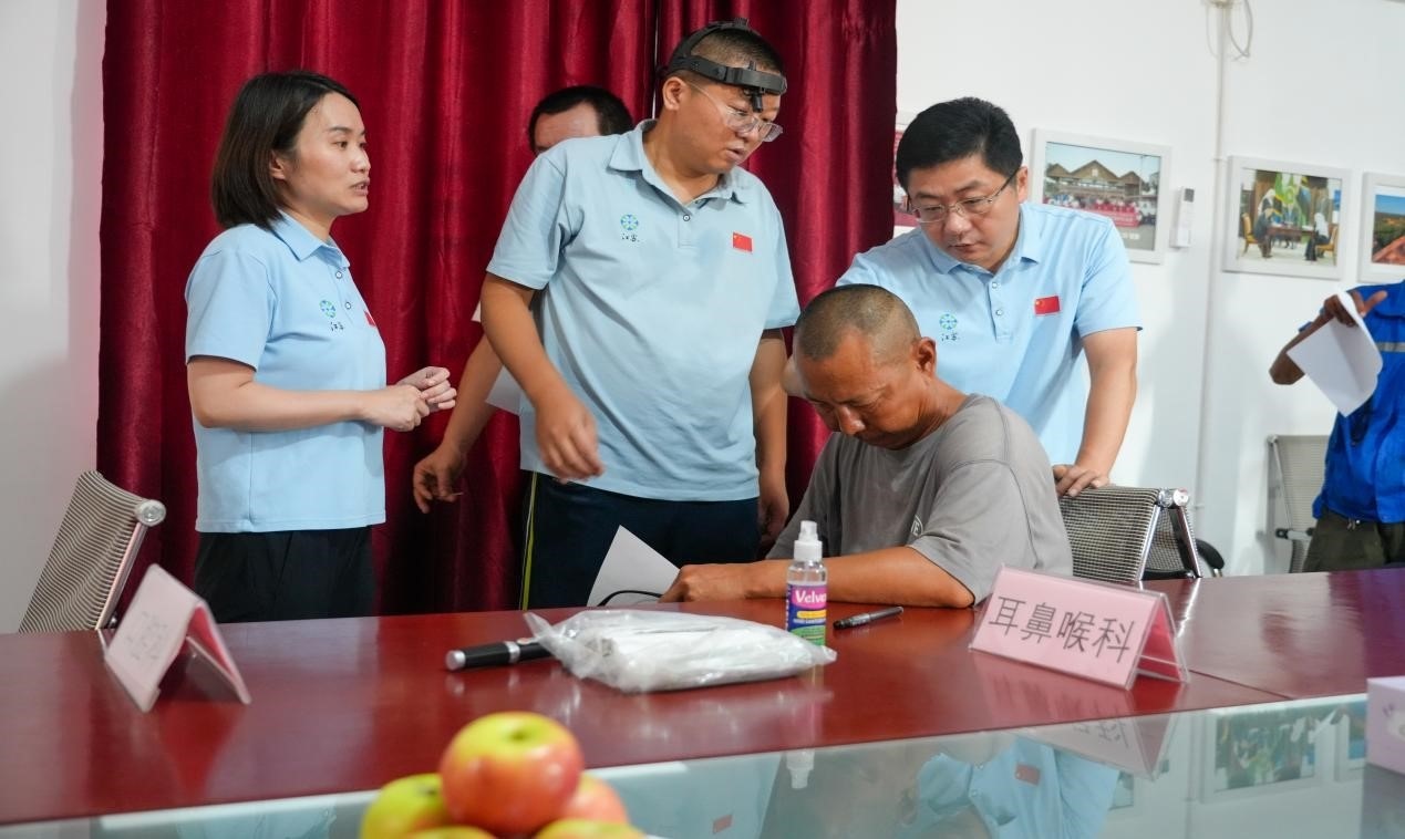 醫(yī)療隊專家診療現(xiàn)場。中國土木供圖