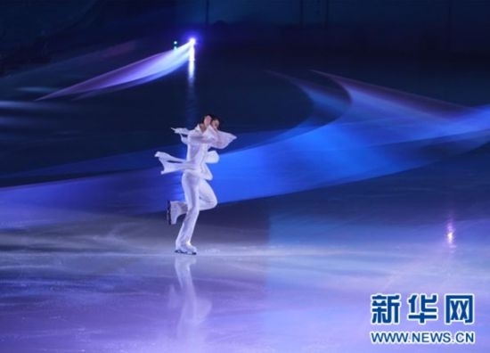 圖為羽生結弦在表演中。記者 錢錚 攝