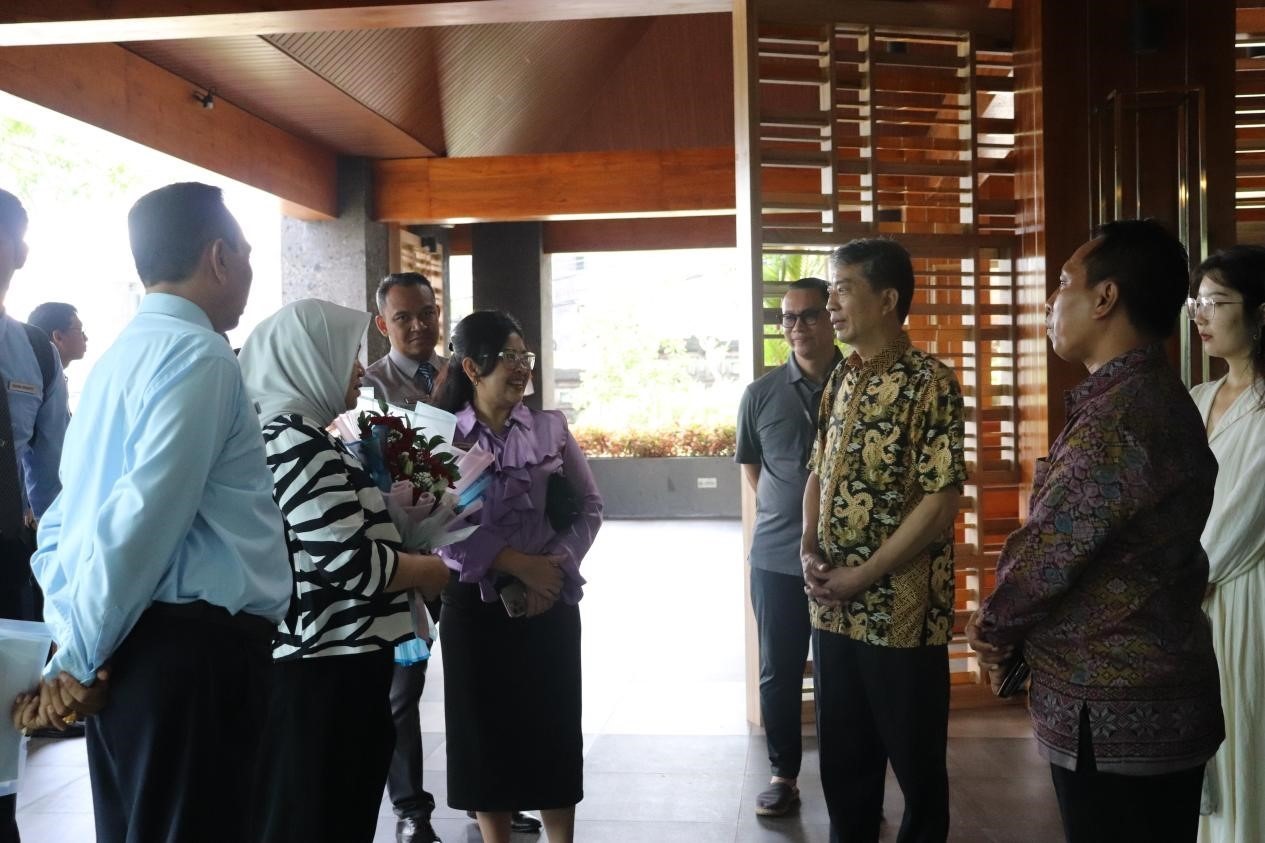 馬蒂尼與師生交流。烏達(dá)雅納大學(xué)旅游孔子學(xué)院供圖