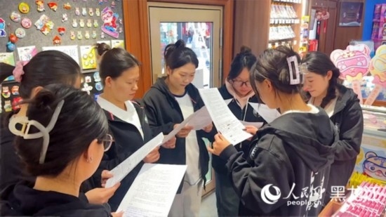 工會(huì)組織企業(yè)職工開(kāi)展技能培訓(xùn)活動(dòng)。人民網(wǎng)記者 張哲鑫攝