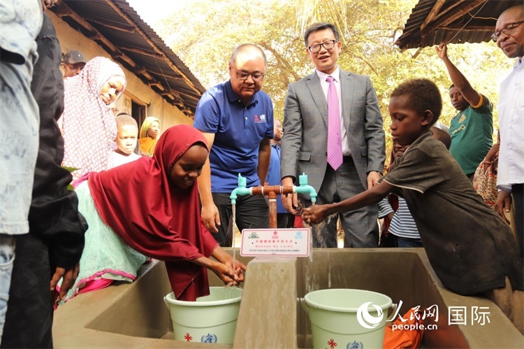 安全供水工程揭牌儀式現(xiàn)場。施亮攝