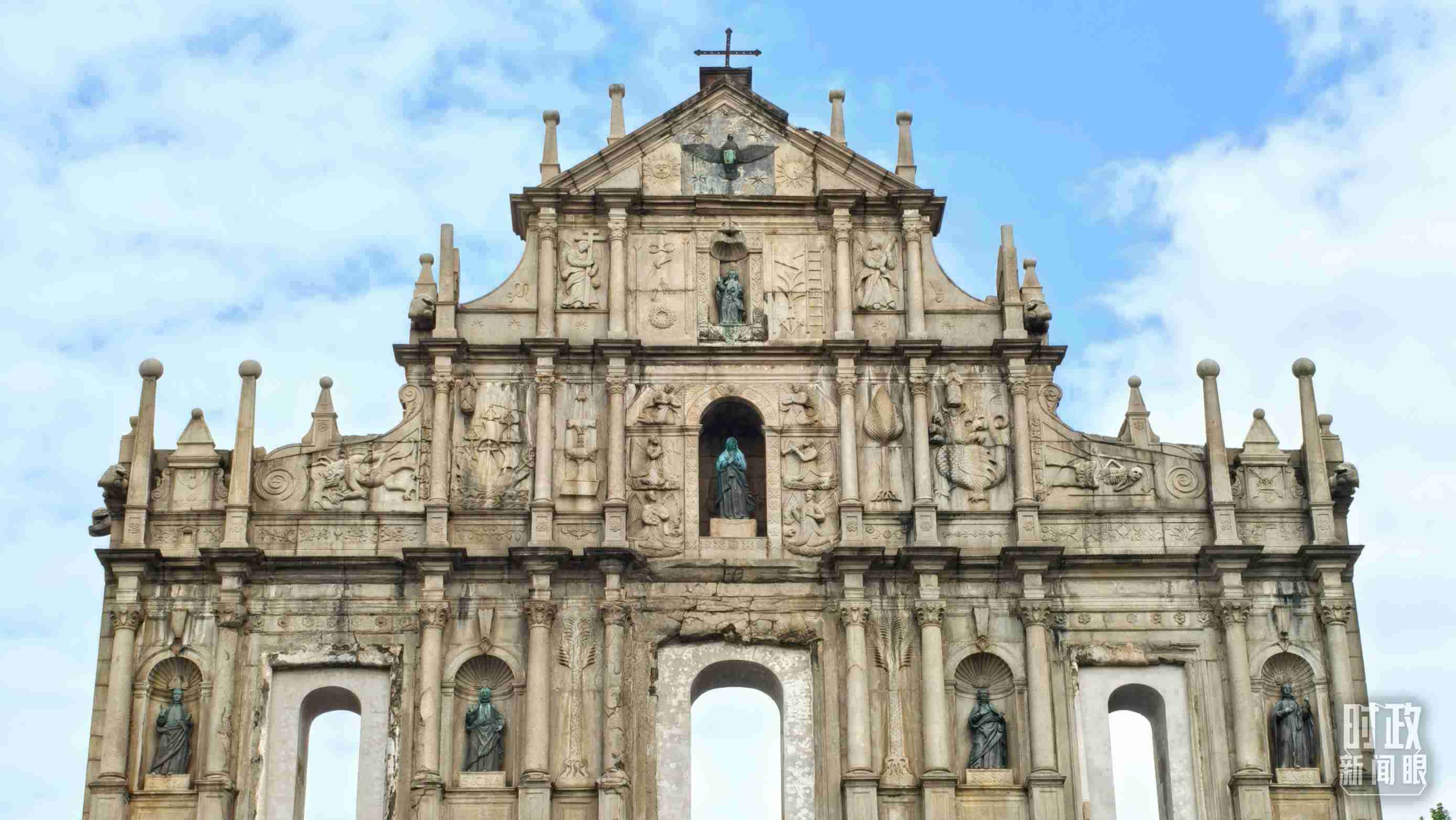 △澳門大三巴牌坊。（總臺(tái)央視記者張垚拍攝）