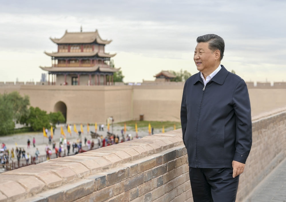 2019年8月20日上午，習近平總書記來到嘉峪關關城，登上城樓察看關城整體面貌，聽取河西走廊長城、關隘歷史文化情況介紹。新華社記者 謝環(huán)馳 攝