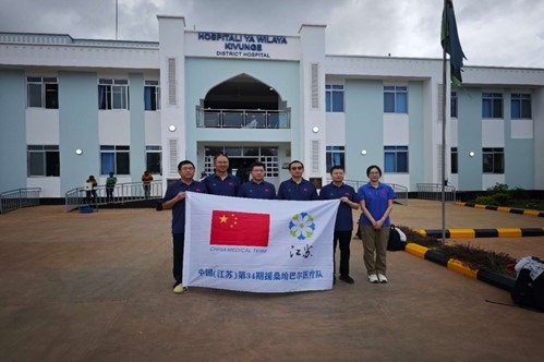 中國(guó)援桑給巴爾醫(yī)療隊(duì)在基文吉區(qū)醫(yī)院開展相關(guān)活動(dòng)。中國(guó)援桑醫(yī)療隊(duì)供圖