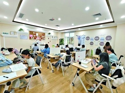 廣東深圳市龍崗區(qū)黨群服務(wù)中心開設(shè)的共享自習(xí)室一景。受訪者供圖