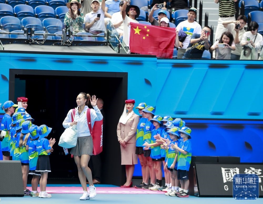 ↑鄭欽文在比賽前入場。新華社記者 馬平 攝