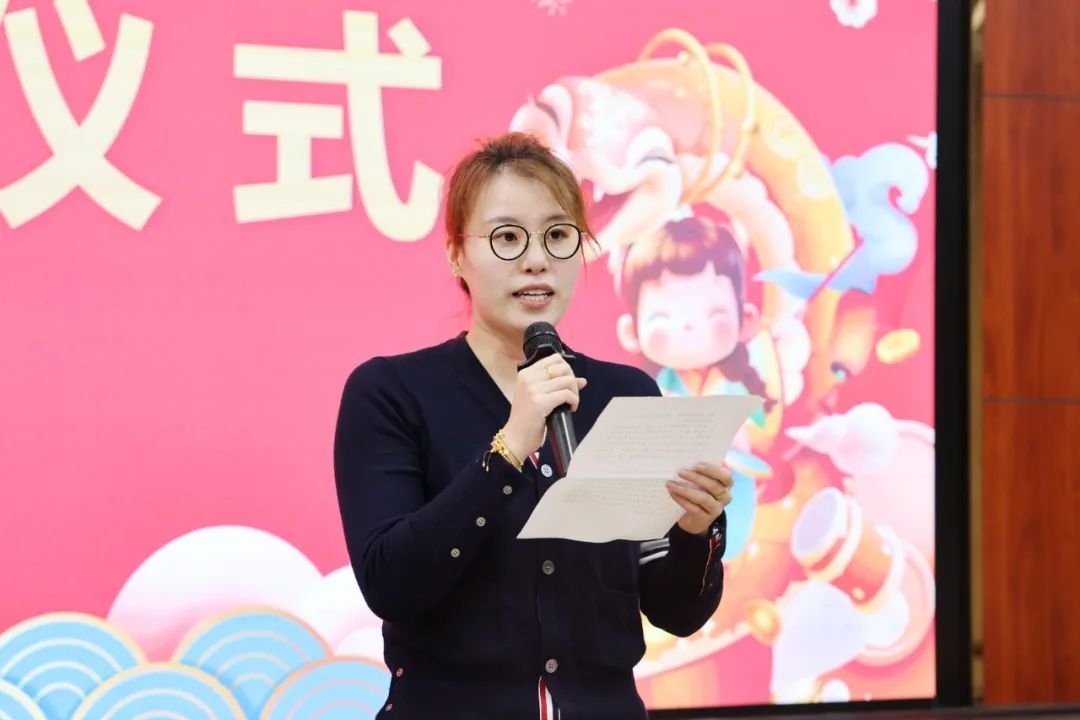 傅園慧在新教師入職儀式上發(fā)言。浙江大學供圖