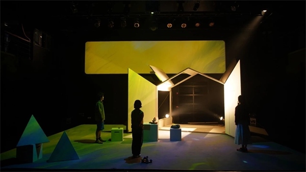 《又一道光芒》劇照。中國(guó)國(guó)家話(huà)劇院供圖