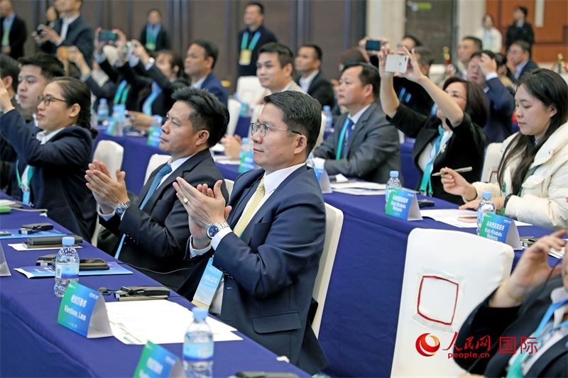 這是1月16日在南寧國(guó)際會(huì)展中心拍攝的“世界市長(zhǎng)對(duì)話(huà)·南寧”活動(dòng)現(xiàn)場(chǎng)。人民網(wǎng)記者 趙益普攝