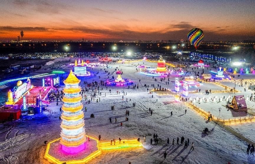 第四屆呼和浩特歡樂冰雪節(jié)活動現(xiàn)場。丁根厚攝