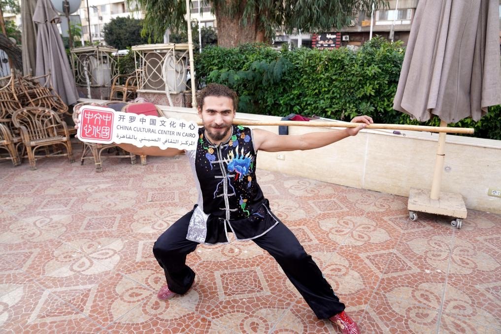 埃及民眾參與中國(guó)文化體驗(yàn)活動(dòng)。開(kāi)羅中國(guó)文化中心供圖