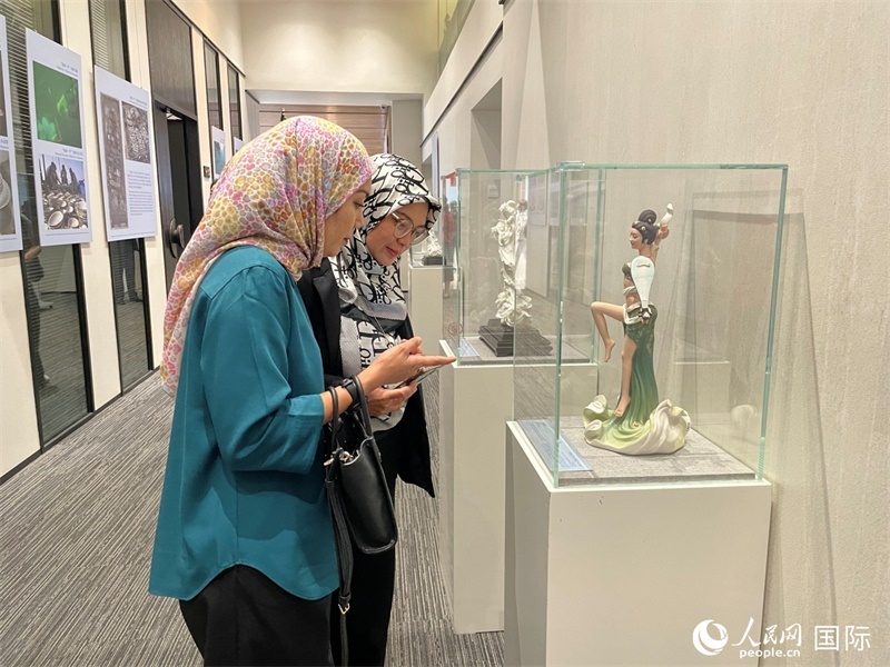 觀眾在參觀展覽。 人民網(wǎng)記者 劉慧攝