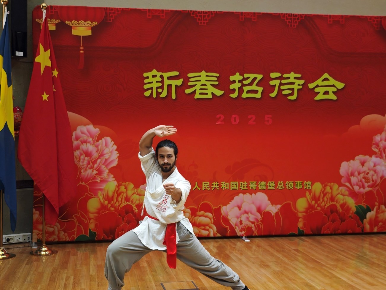 當(dāng)?shù)匚湫g(shù)愛(ài)好者的表演。中國(guó)駐哥德堡總領(lǐng)館供圖