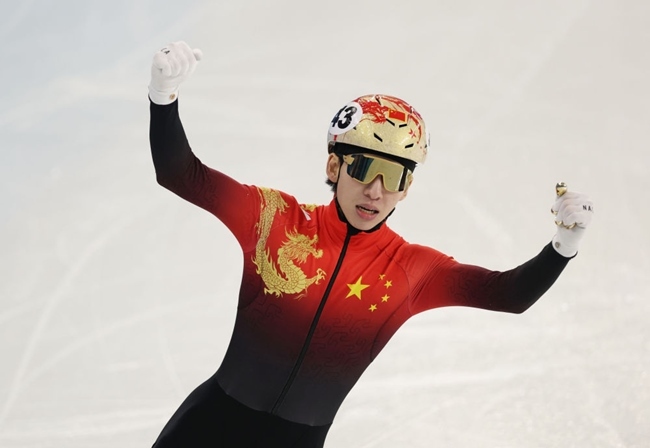 2月8日，林孝埈慶祝奪冠。新華社記者 黃偉 攝