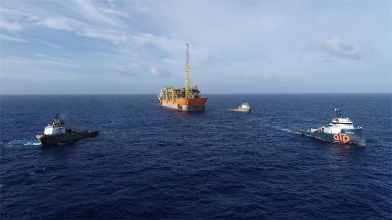 布濟烏斯七期項目浮式生產(chǎn)儲卸油裝置抵達油田區(qū)域。巴西國家石油公司供圖