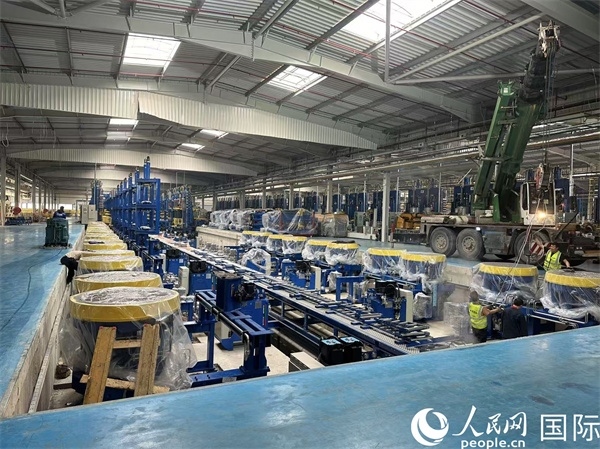 森麒麟輪胎在科技城的工廠車間。人民網(wǎng)記者 黃培昭攝