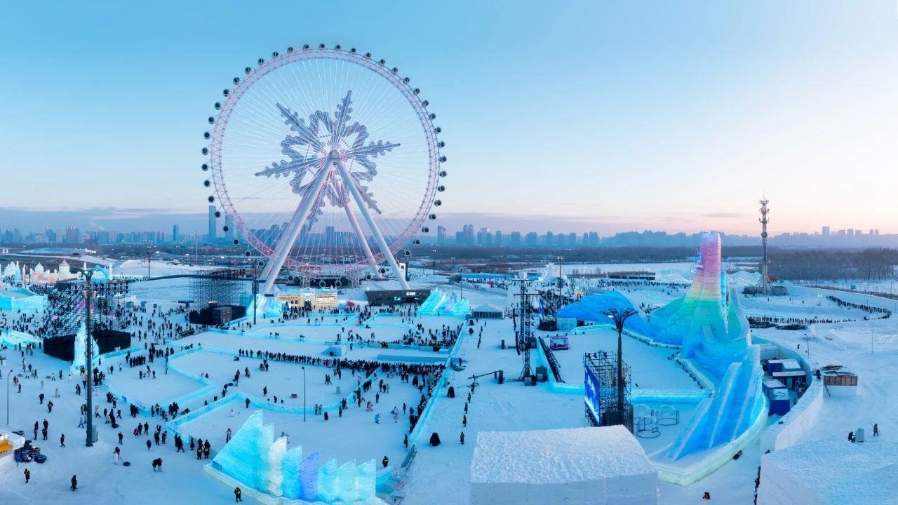 △哈爾濱冰雪大世界吸引游客前來打卡。