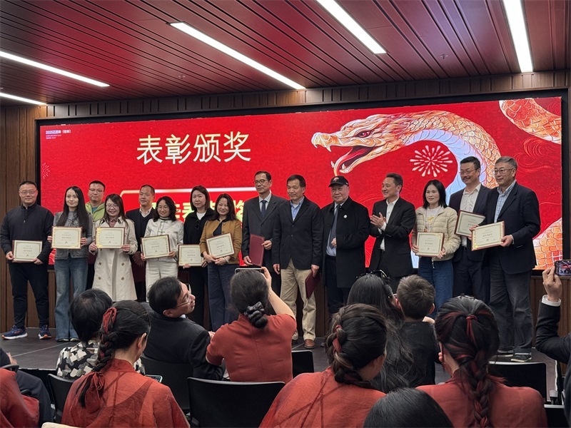 年會(huì)表彰優(yōu)秀中資企業(yè)。主辦方提供