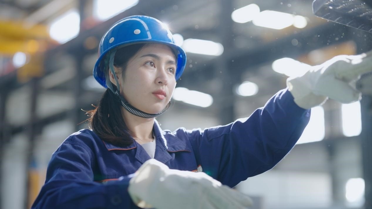 老中鐵路有限公司萬象運營管理中心機輛車間希達在工作中。老中鐵路有限公司供圖