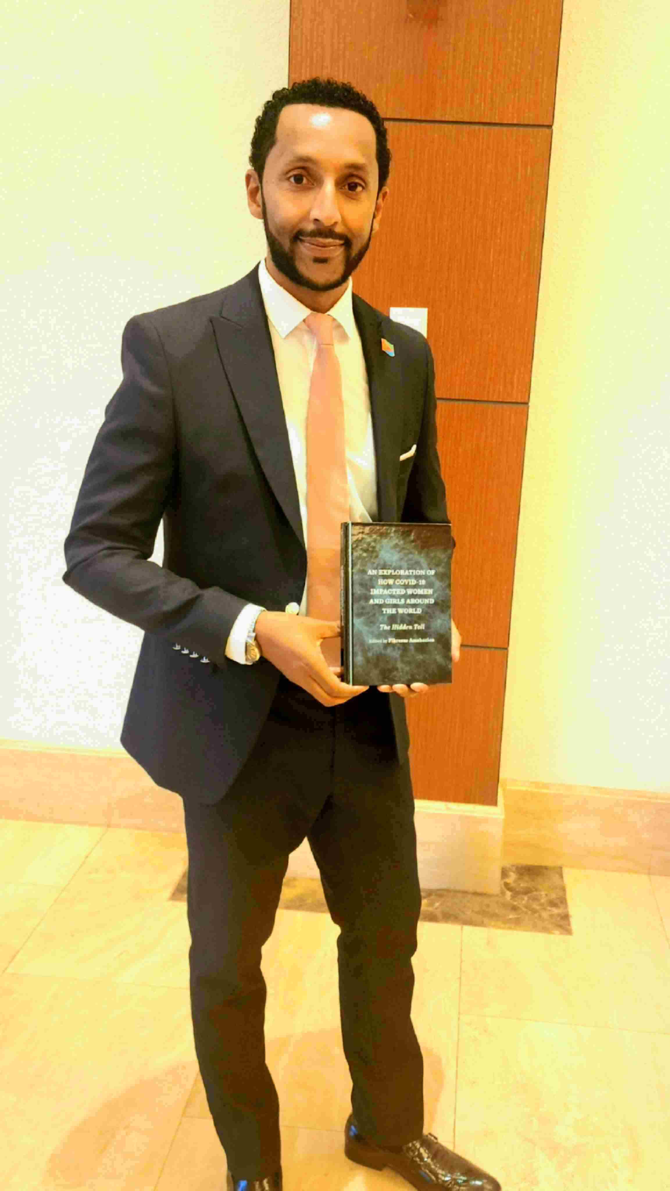 厄立特里亞戰(zhàn)略研究中心研究員、知名作家學(xué)者菲克雷耶蘇斯。圖片由受訪者提供