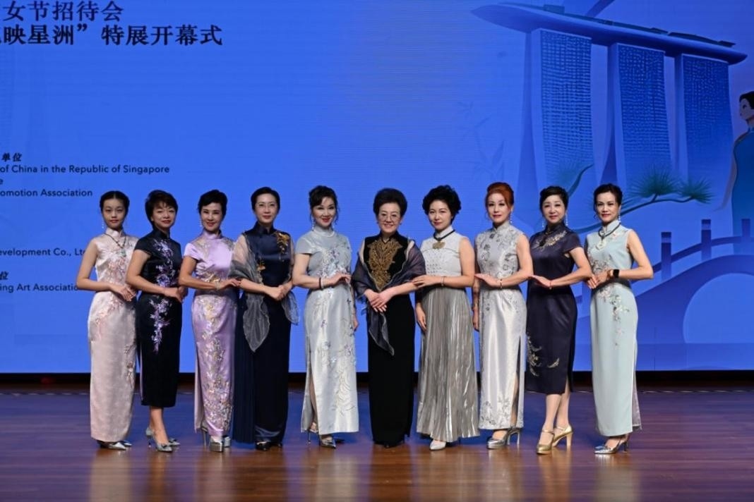 海派旗袍走秀展示著不同款式旗袍的獨特魅力。新加坡中國文化中心供圖