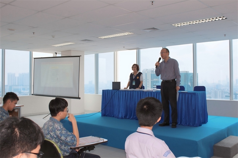 王思平參贊考前致辭。印尼雅加達華文教育協(xié)調(diào)機構(gòu)供圖