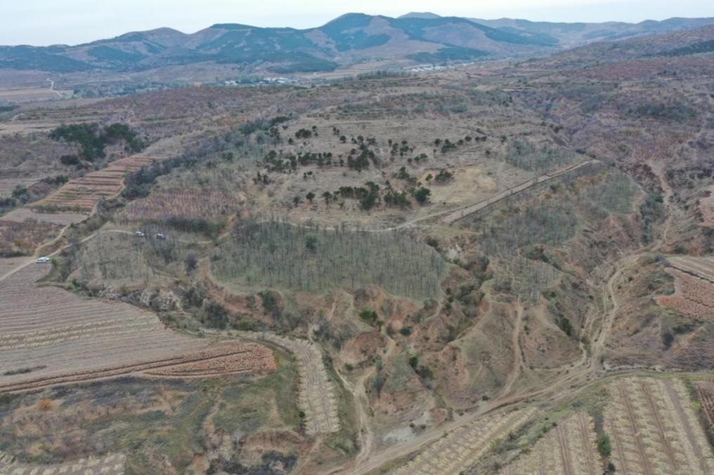 朝陽凌源無白丁遺址群（2024年11月23日攝）。新華社發(fā)（遼寧省文物考古研究院供圖）