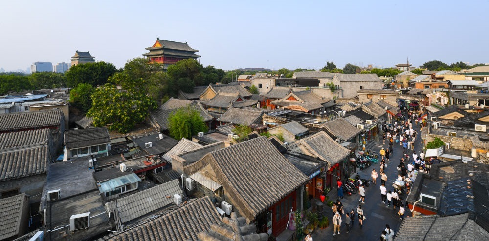 遠(yuǎn)眺鐘鼓樓。新華社記者 陳鐘昊 攝