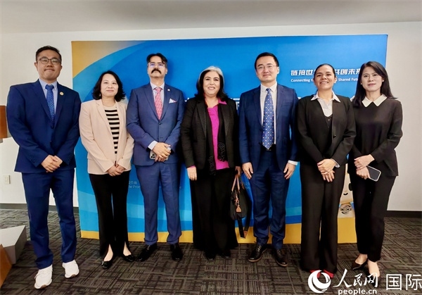 與會(huì)嘉賓合影。